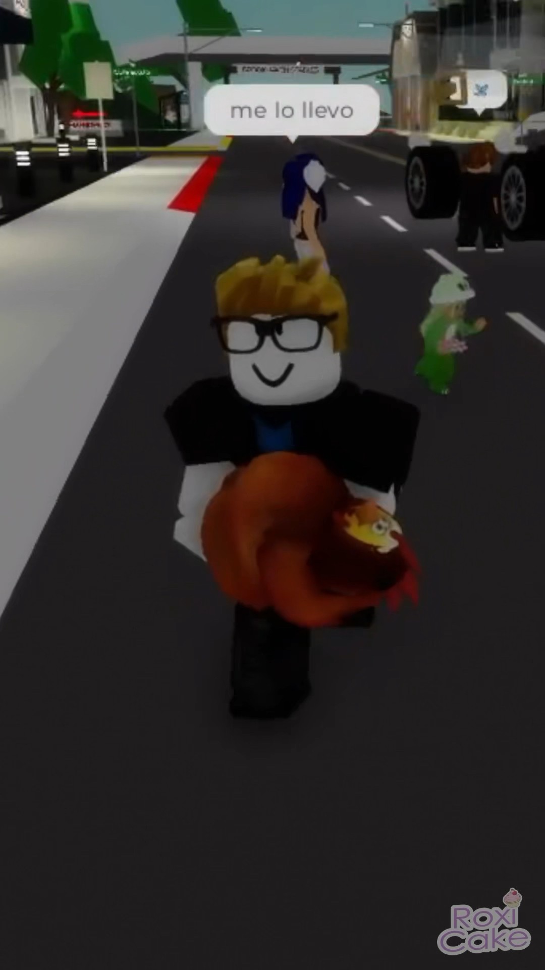 UN POLLO EN BROOKHAVEN? #SHORTS #ROBLOX